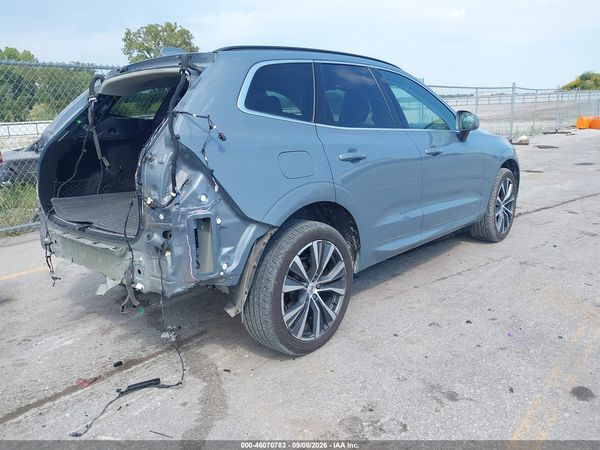 2022 VOLVO XC60 B5 MOMENTUM — I4