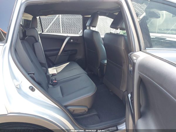 2018 TOYOTA RAV4 SE — I8
