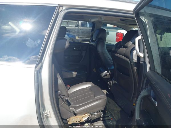 2015 CHEVROLET TRAVERSE LTZ — I8
