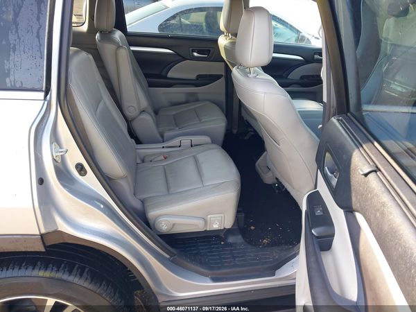 2016 TOYOTA HIGHLANDER XLE V6 — I8