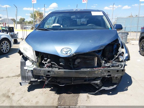2015 TOYOTA SIENNA LE 8 PASSENGER — I6