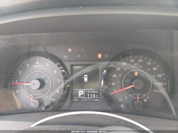 2015 TOYOTA SIENNA LE 8 PASSENGER — I7