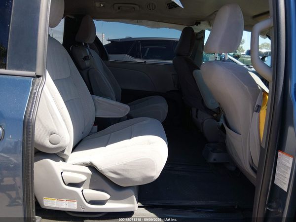 2015 TOYOTA SIENNA LE 8 PASSENGER — I8