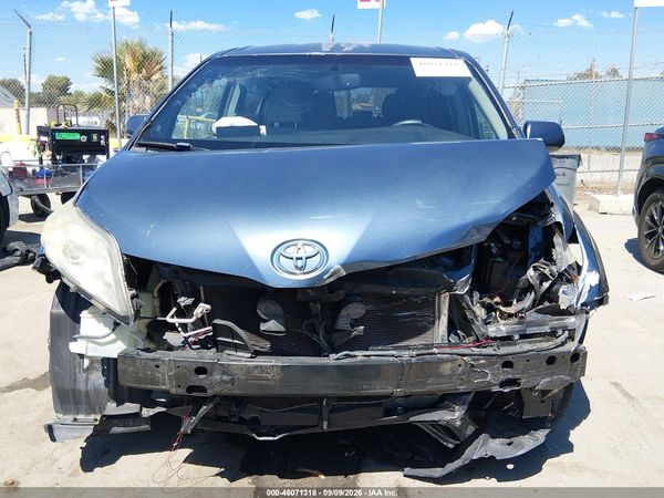 2015 TOYOTA SIENNA LE 8 PASSENGER — I115