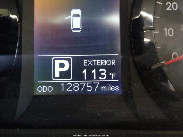 2015 TOYOTA SIENNA LE 8 PASSENGER — I118