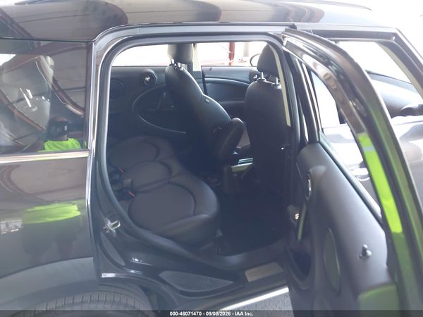 2015 MINI COUNTRYMAN COOPER S — I8