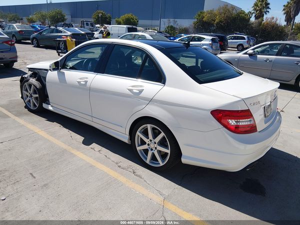 2014 MERCEDES-BENZ C 250 SPORT — I3