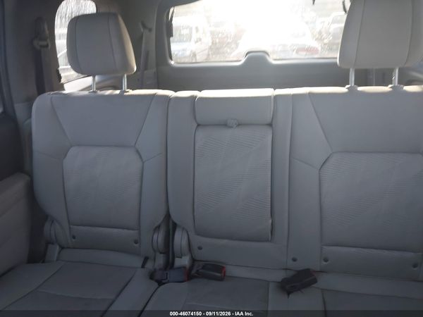 2012 HONDA PILOT LX — I8