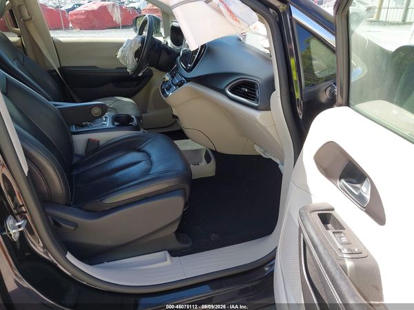 2022 CHRYSLER PACIFICA TOURING L — I5