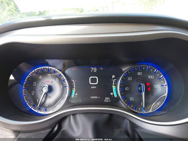 2022 CHRYSLER PACIFICA TOURING L — I7