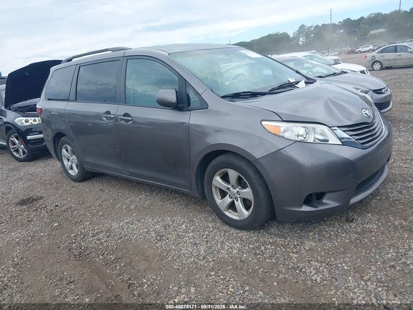 2017 TOYOTA SIENNA LE 8 PASSENGER — I1