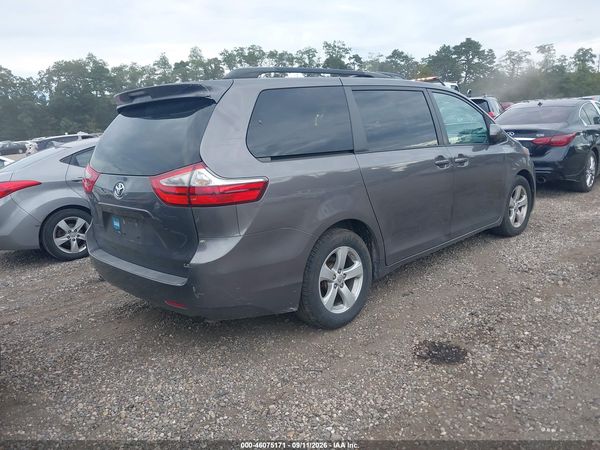 2017 TOYOTA SIENNA — I4