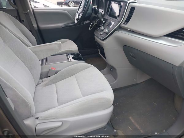 2017 TOYOTA SIENNA LE 8 PASSENGER — I5