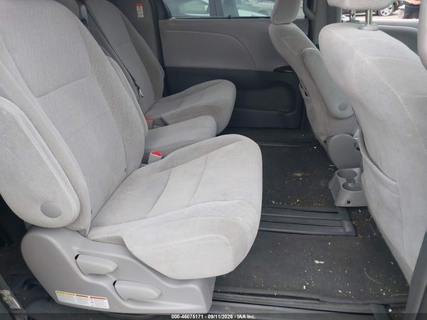 2017 TOYOTA SIENNA LE 8 PASSENGER — I8