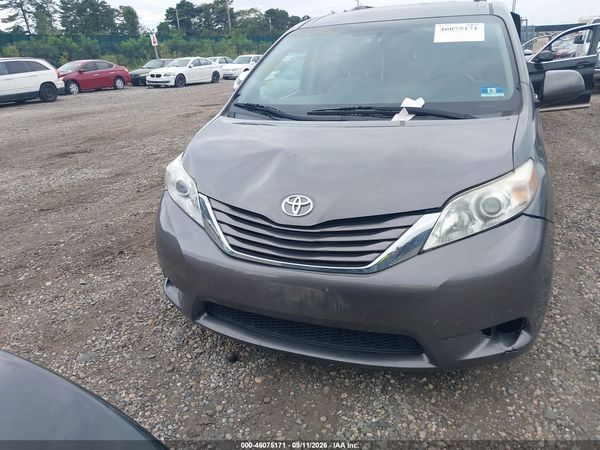 2017 TOYOTA SIENNA LE 8 PASSENGER — I115