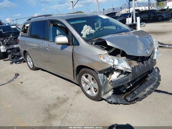 2016 TOYOTA SIENNA LE 8 PASSENGER — I1