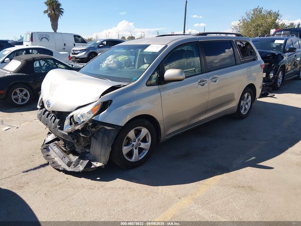 2016 TOYOTA SIENNA — I2
