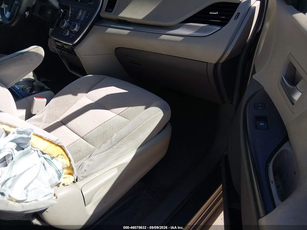 2016 TOYOTA SIENNA LE 8 PASSENGER — I5