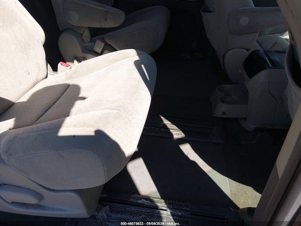 2016 TOYOTA SIENNA LE 8 PASSENGER — I8