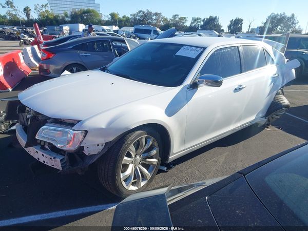 2018 CHRYSLER 300 — I2