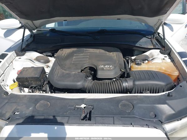 2013 DODGE CHARGER SXT — I10