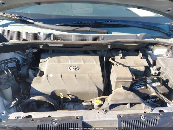 2013 TOYOTA SIENNA LE V6 8 PASSENGER