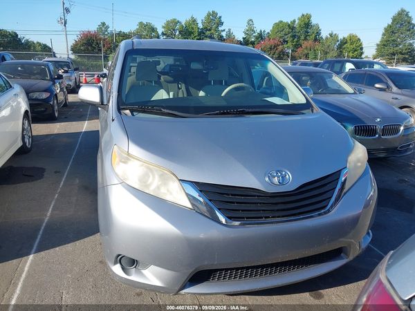 2013 TOYOTA SIENNA LE V6 8 PASSENGER