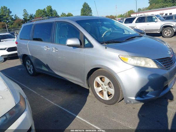 2013 TOYOTA SIENNA LE V6 8 PASSENGER