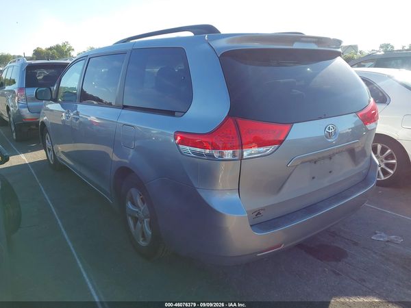 2013 TOYOTA SIENNA LE V6 8 PASSENGER