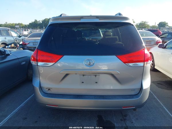 2013 TOYOTA SIENNA LE V6 8 PASSENGER