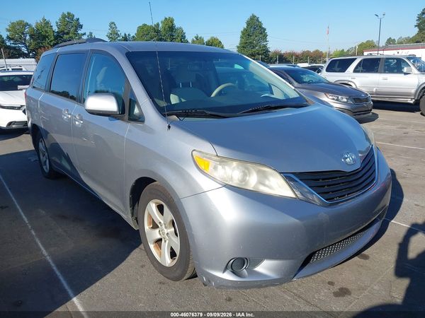 2013 TOYOTA SIENNA LE V6 8 PASSENGER