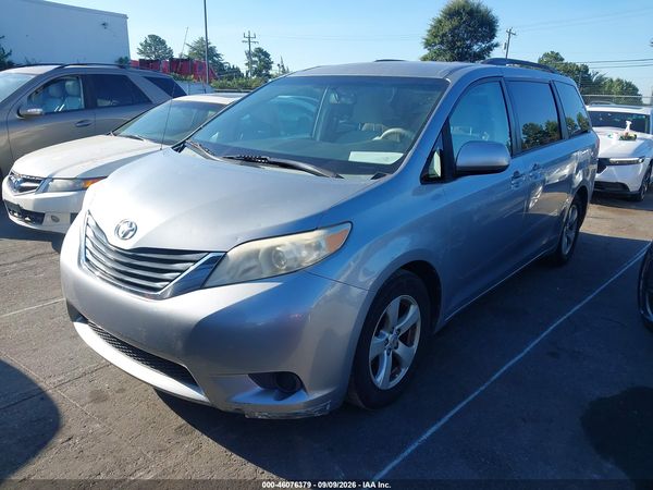 2013 TOYOTA SIENNA LE V6 8 PASSENGER