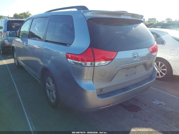 2013 TOYOTA SIENNA LE V6 8 PASSENGER