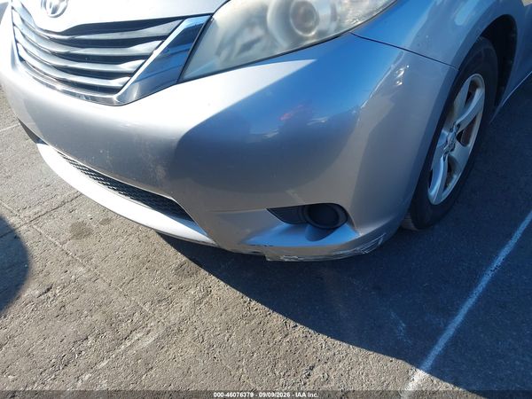 2013 TOYOTA SIENNA LE V6 8 PASSENGER