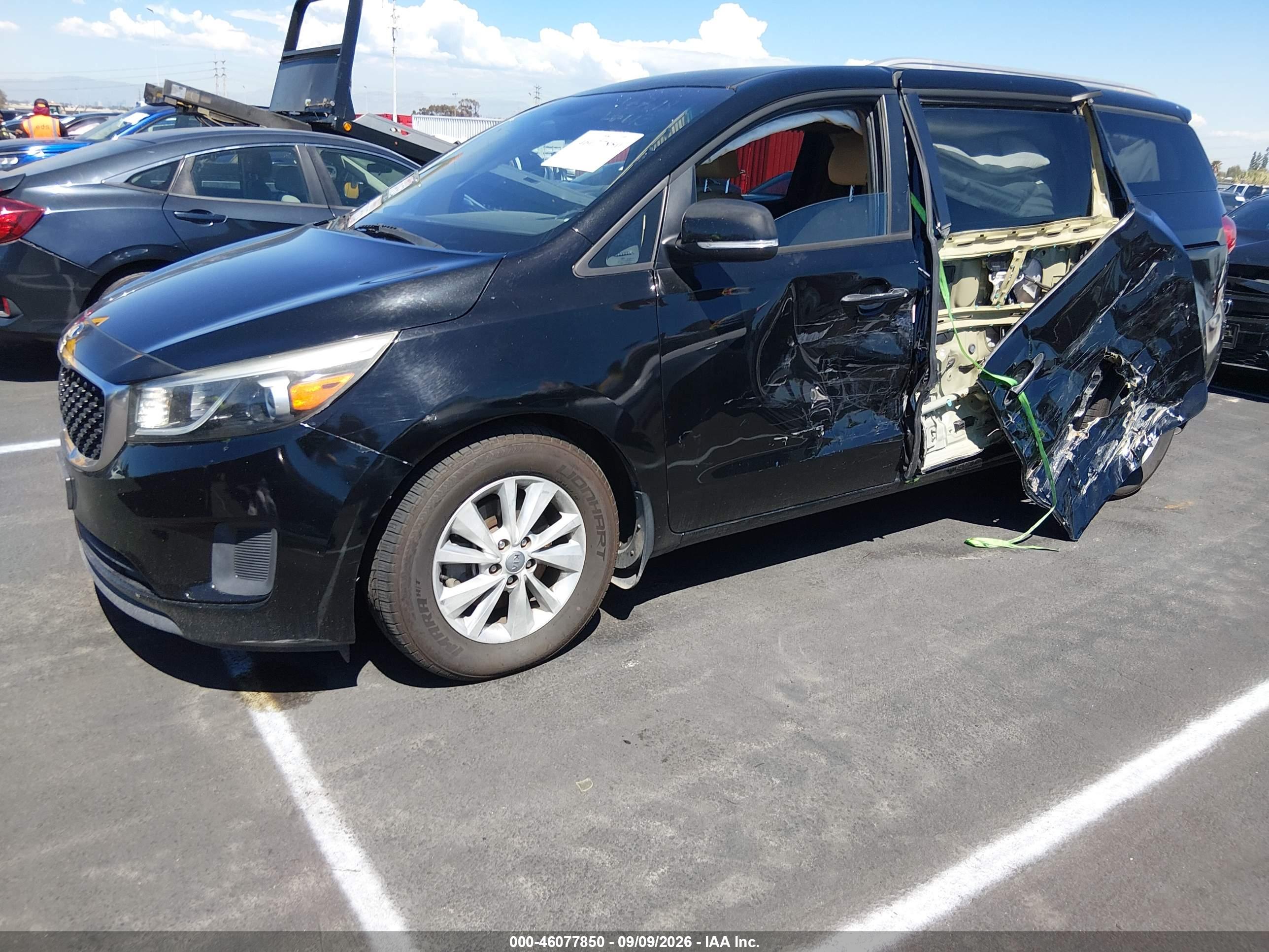 2016 KIA SEDONA LX — I2