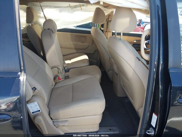 2016 KIA SEDONA LX — I8