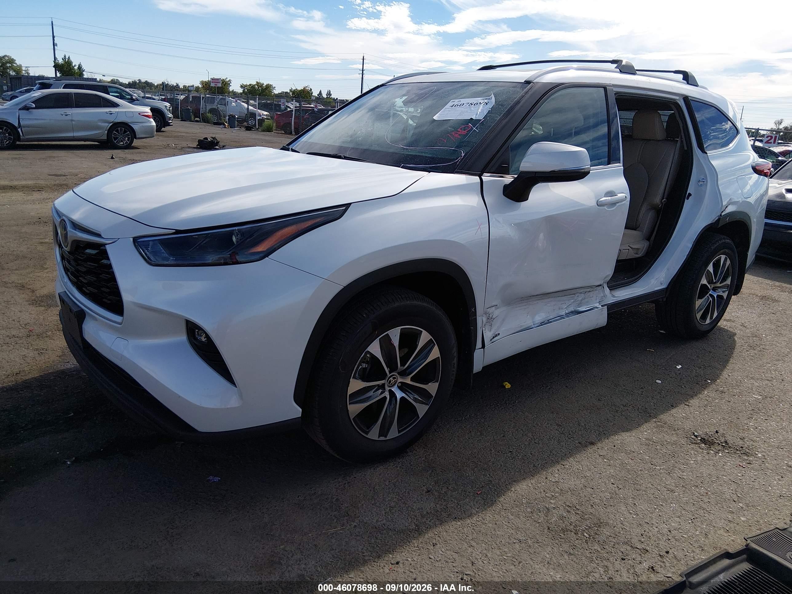2022 TOYOTA HIGHLANDER HYBRID XLE — I2