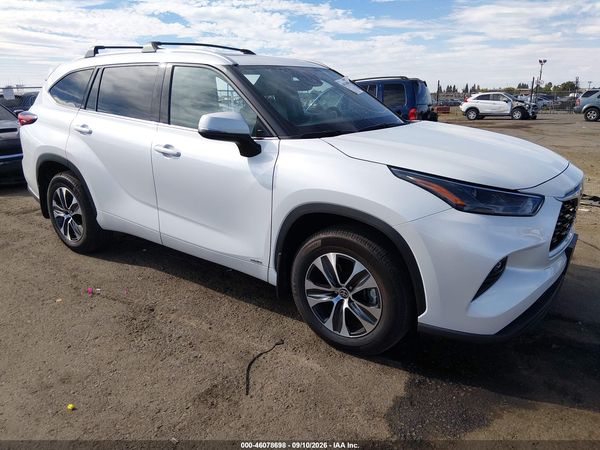2022 TOYOTA HIGHLANDER HYBRID XLE — I1