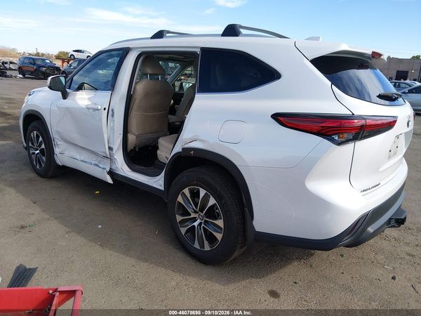 2022 TOYOTA HIGHLANDER HYBRID XLE — I3