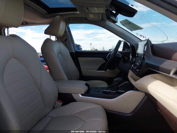 2022 TOYOTA HIGHLANDER HYBRID XLE — I5