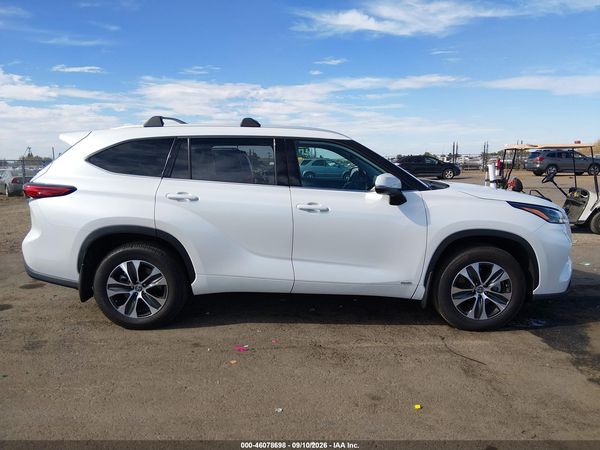 2022 TOYOTA HIGHLANDER HYBRID XLE — I116