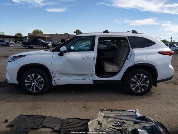2022 TOYOTA HIGHLANDER HYBRID XLE — I117
