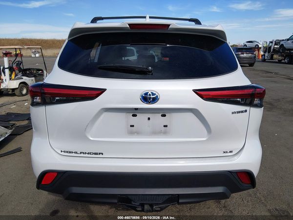 2022 TOYOTA HIGHLANDER HYBRID XLE — I119