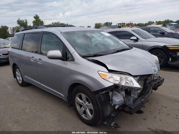2015 TOYOTA SIENNA LE 8 PASSENGER — I1