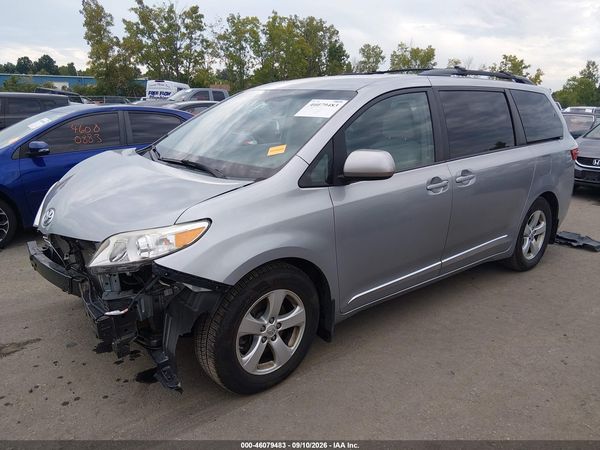 2015 TOYOTA SIENNA — I2