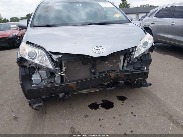 2015 TOYOTA SIENNA LE 8 PASSENGER — I6