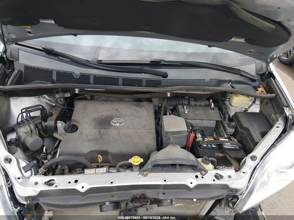 2015 TOYOTA SIENNA LE 8 PASSENGER — I10