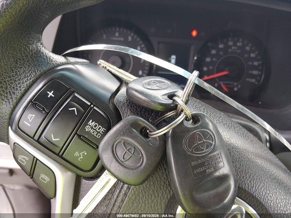 2015 TOYOTA SIENNA LE 8 PASSENGER — I11