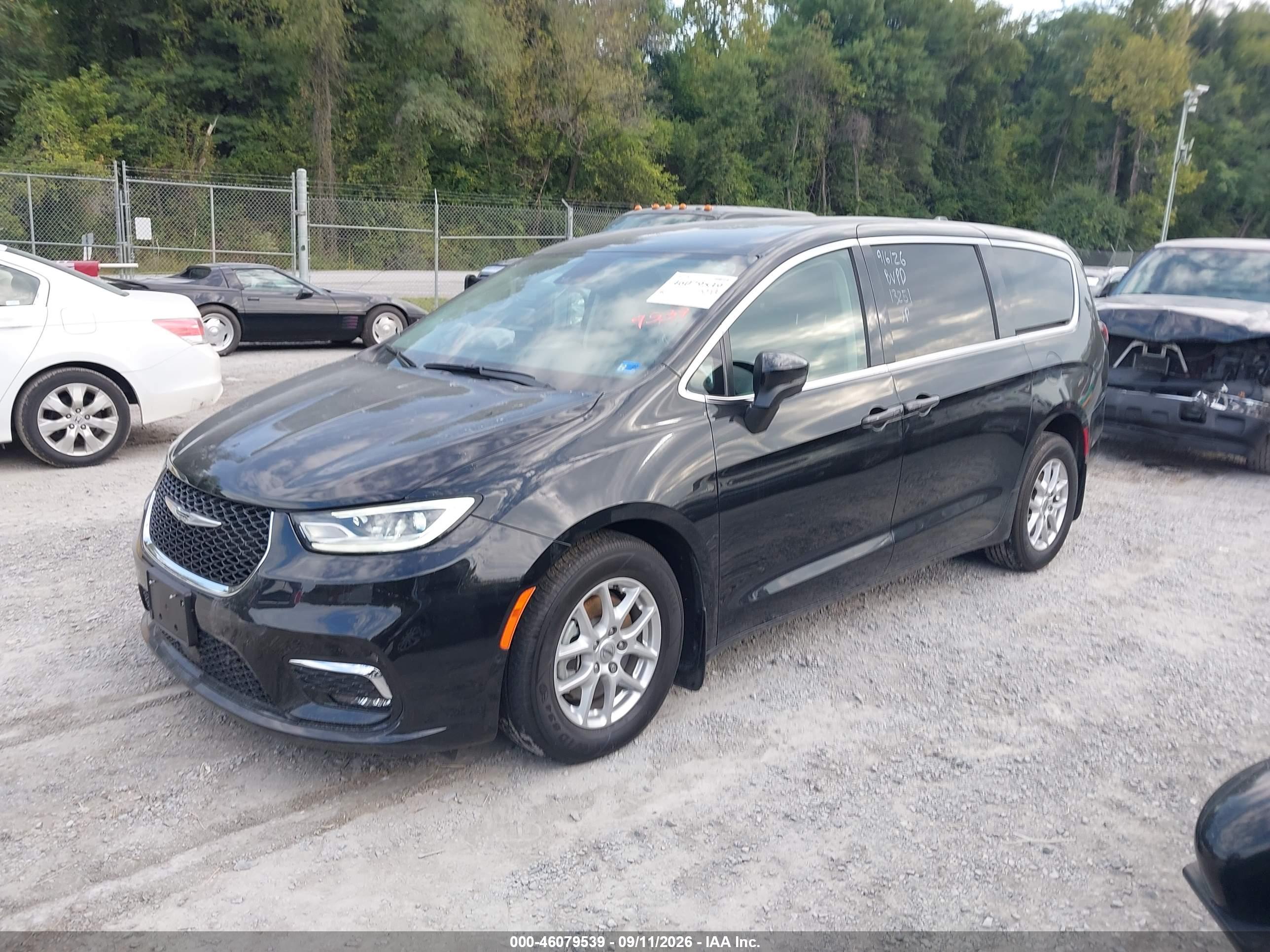 2023 CHRYSLER PACIFICA TOURING L — I2