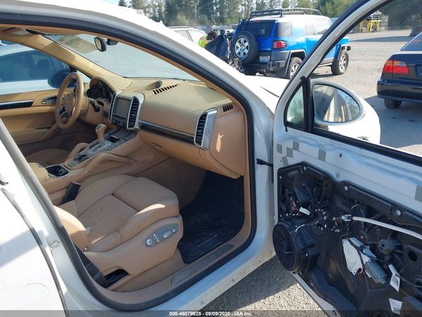 2016 PORSCHE CAYENNE